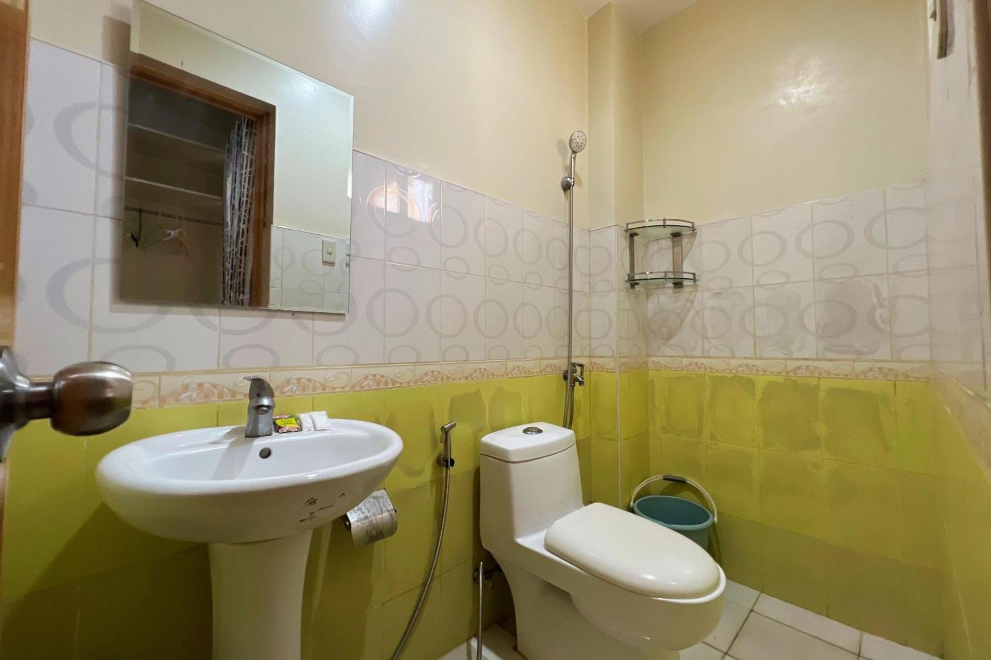 Sta Rosa Inn Iloilo Powered By Cocotel Стая снимка