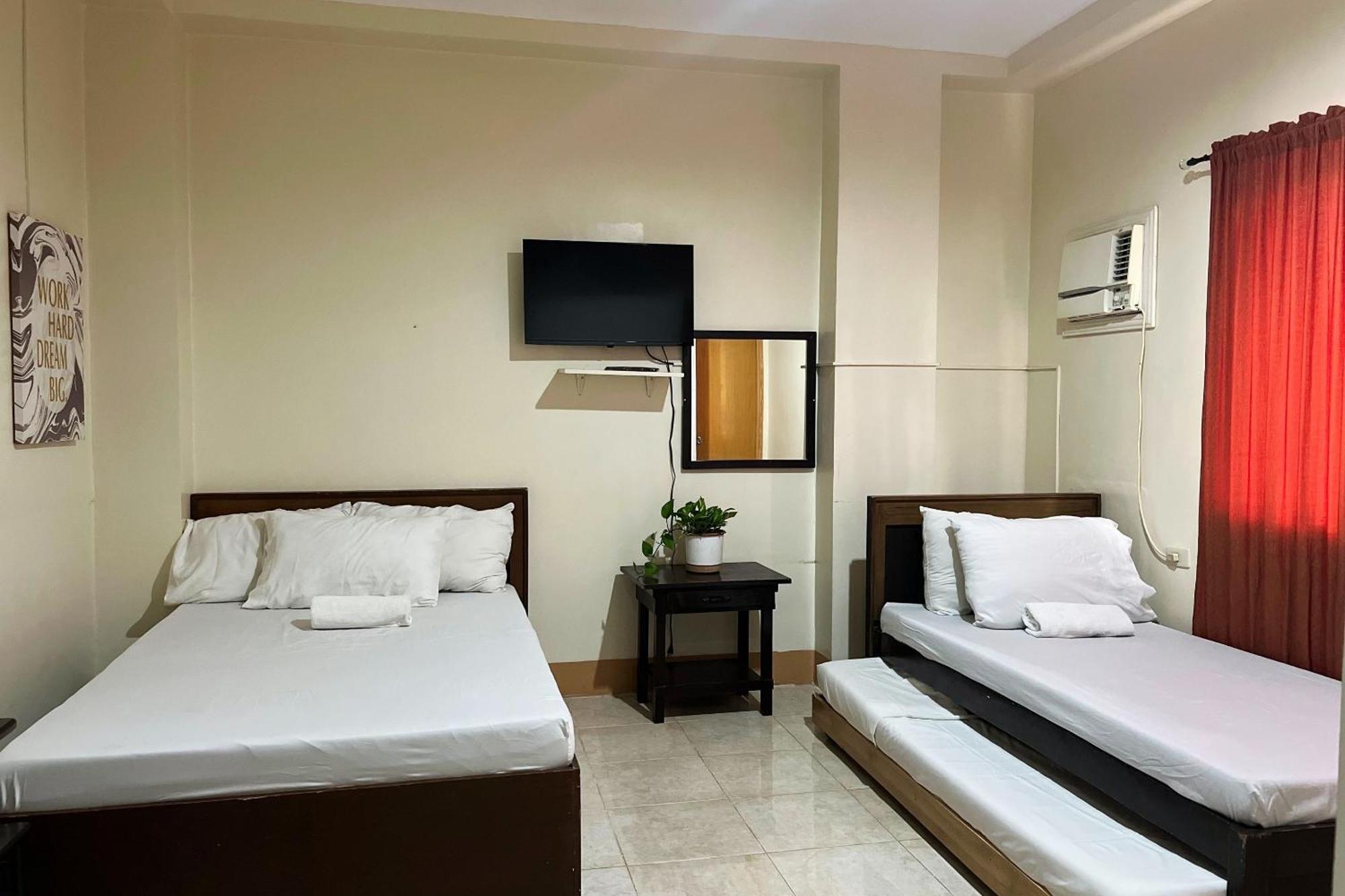 Sta Rosa Inn Iloilo Powered By Cocotel Стая снимка