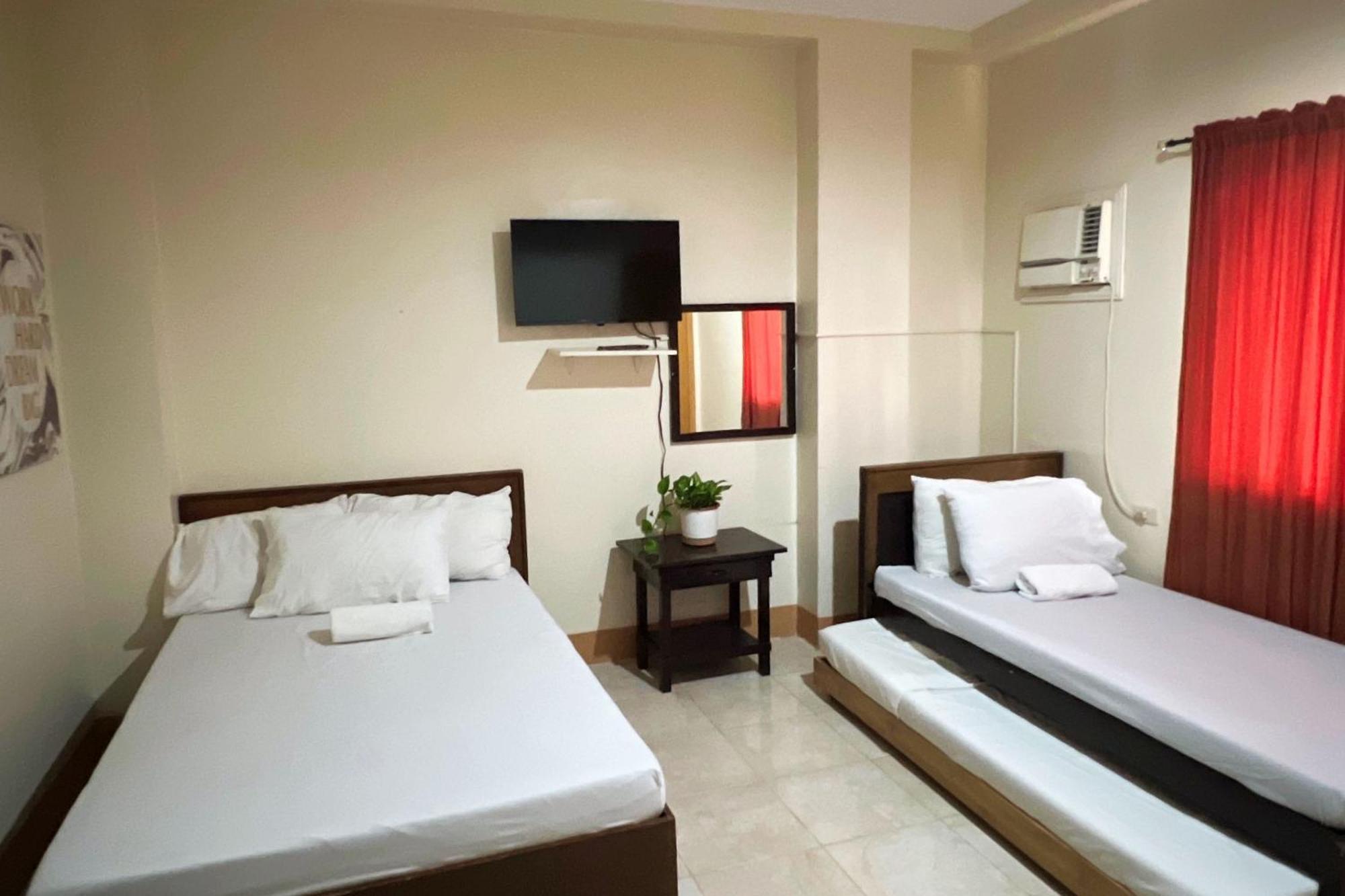 Sta Rosa Inn Iloilo Powered By Cocotel Стая снимка