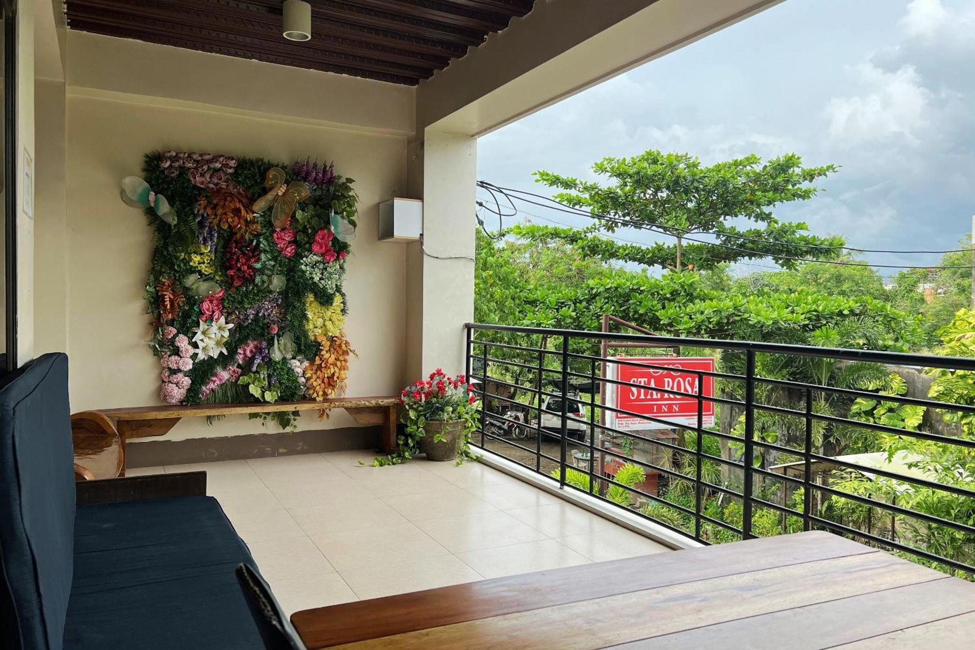 Sta Rosa Inn Iloilo Powered By Cocotel Екстериор снимка
