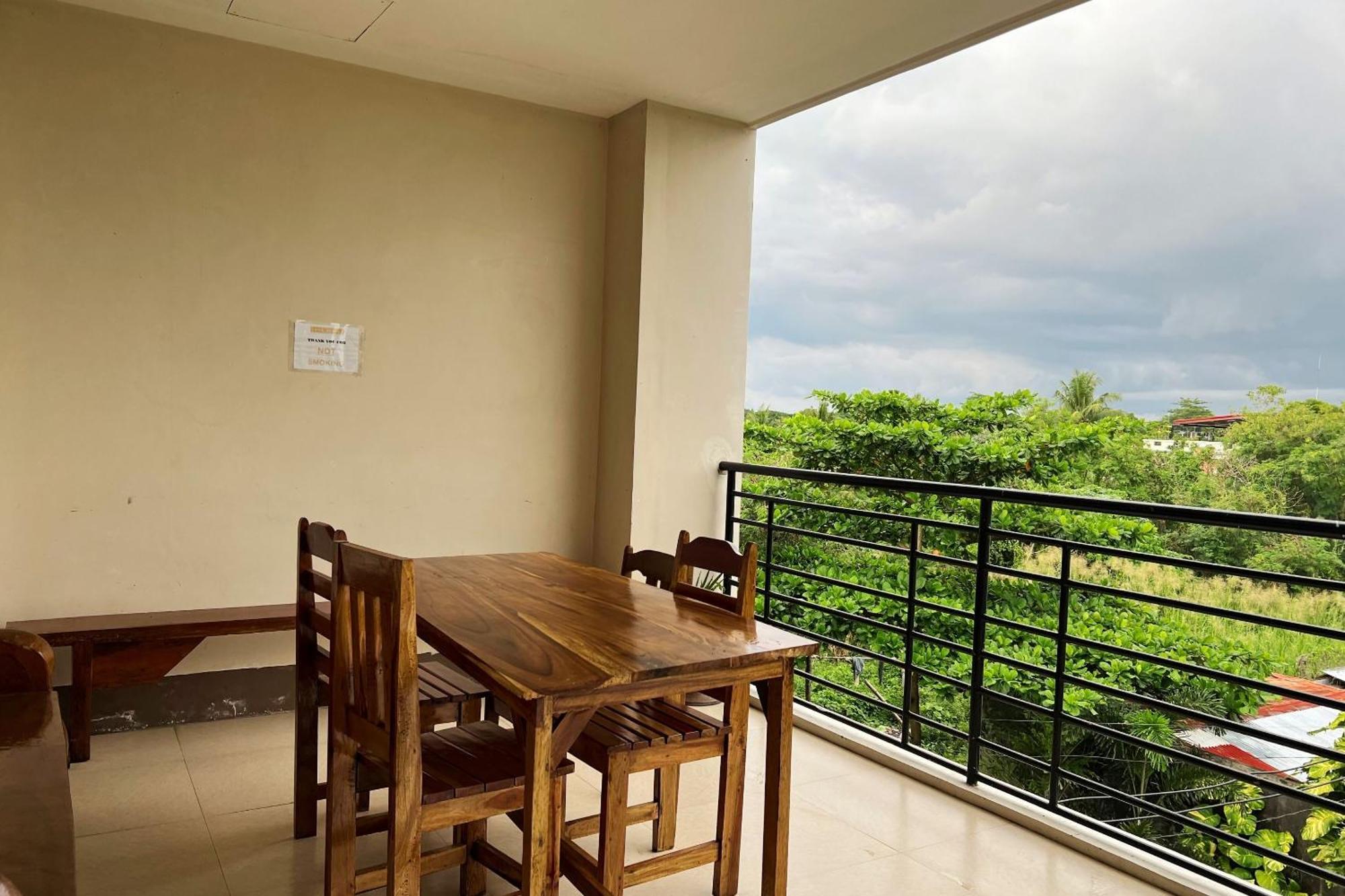 Sta Rosa Inn Iloilo Powered By Cocotel Екстериор снимка