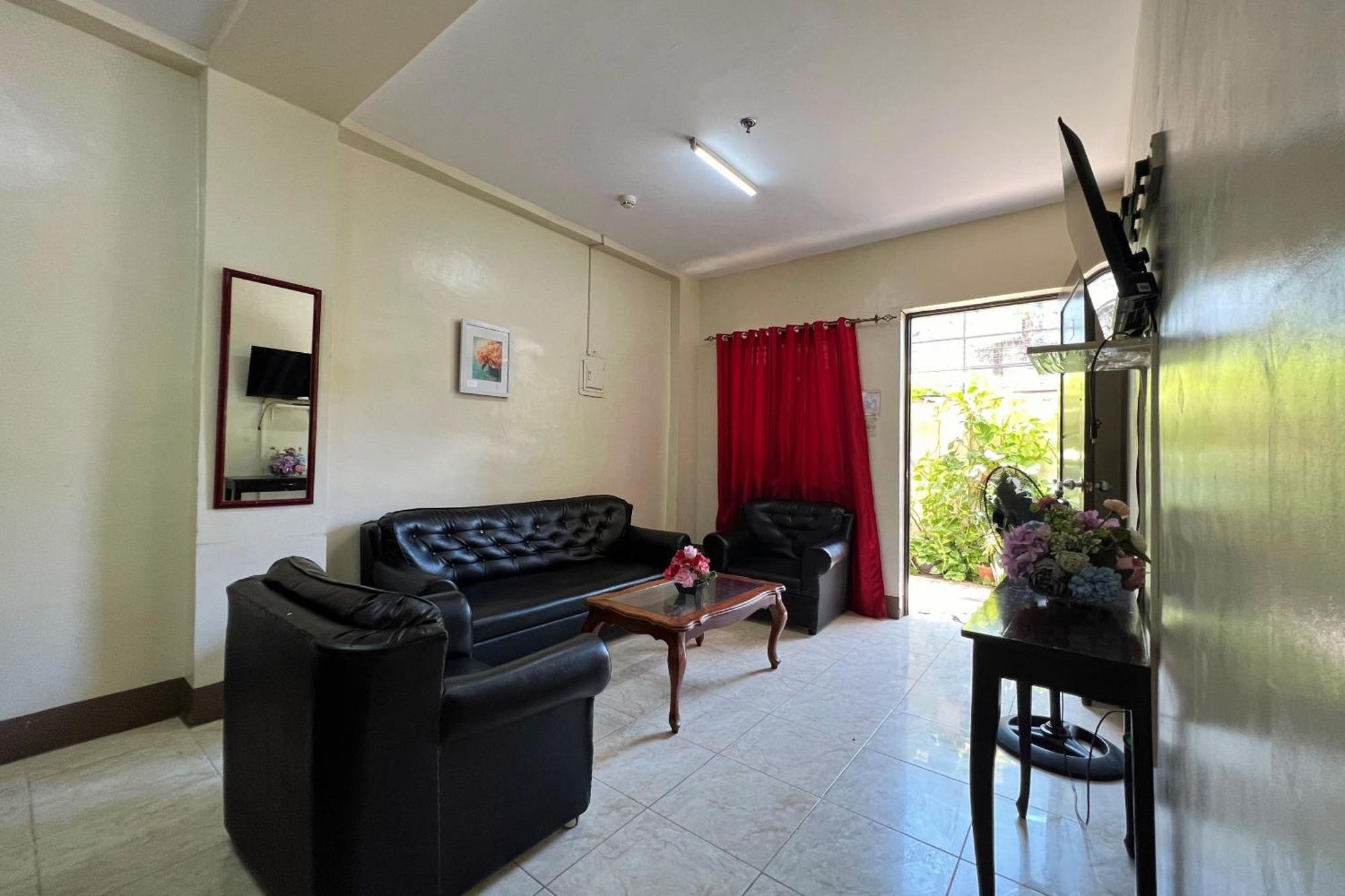 Sta Rosa Inn Iloilo Powered By Cocotel Стая снимка